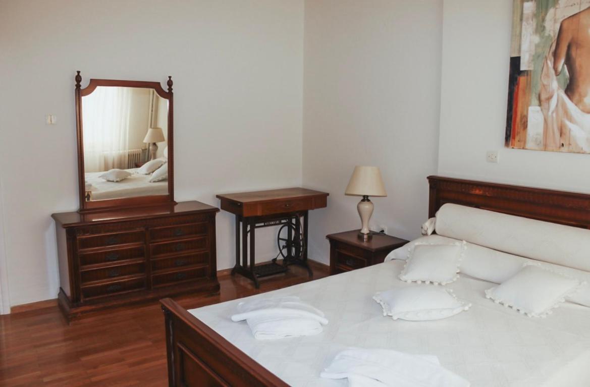 Apartment Bright And Spacious 2-bed With Balcony *