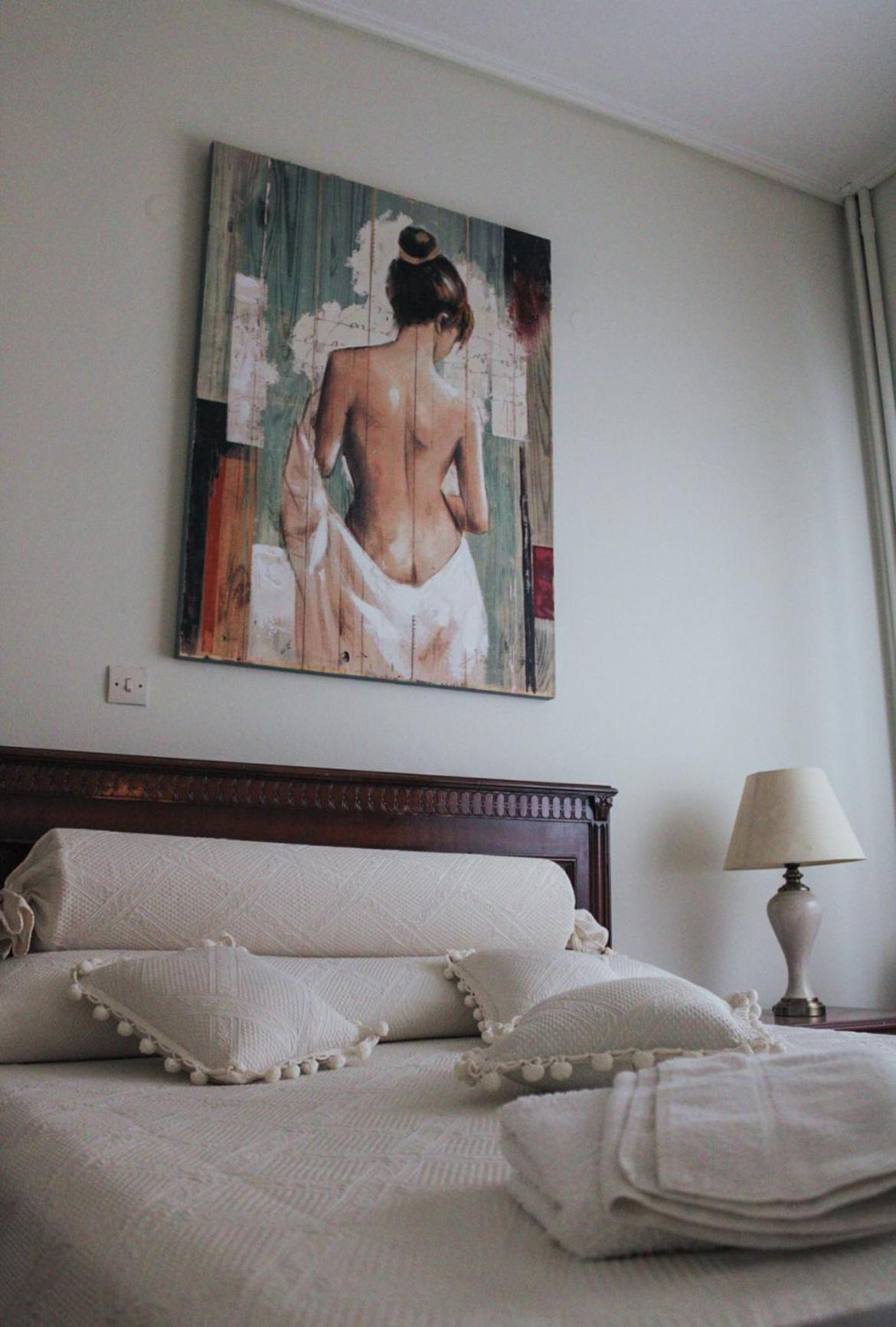 Apartment Bright And Spacious 2-bed With Balcony *