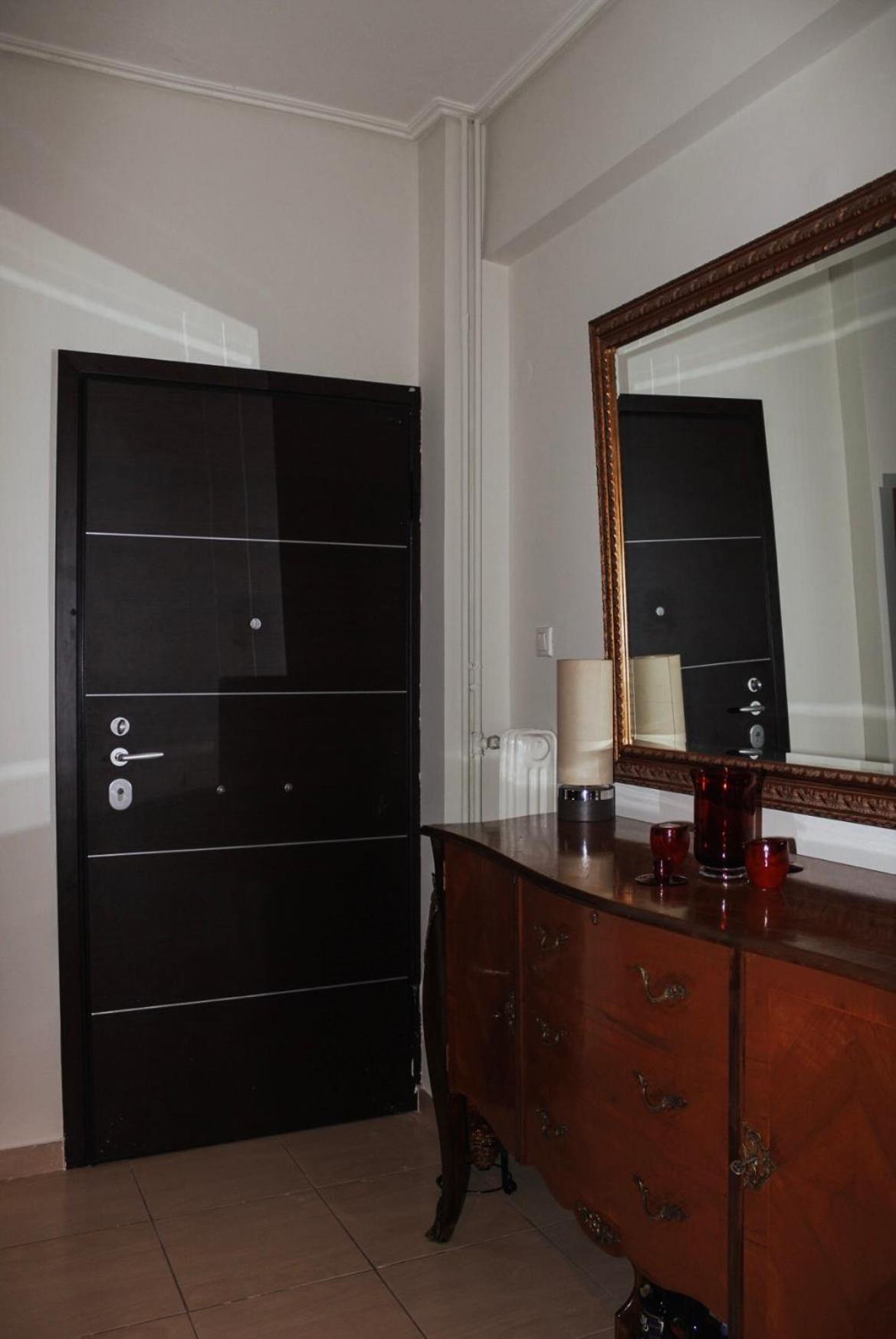 Bright And Spacious 2-bed With Balcony Apartment *